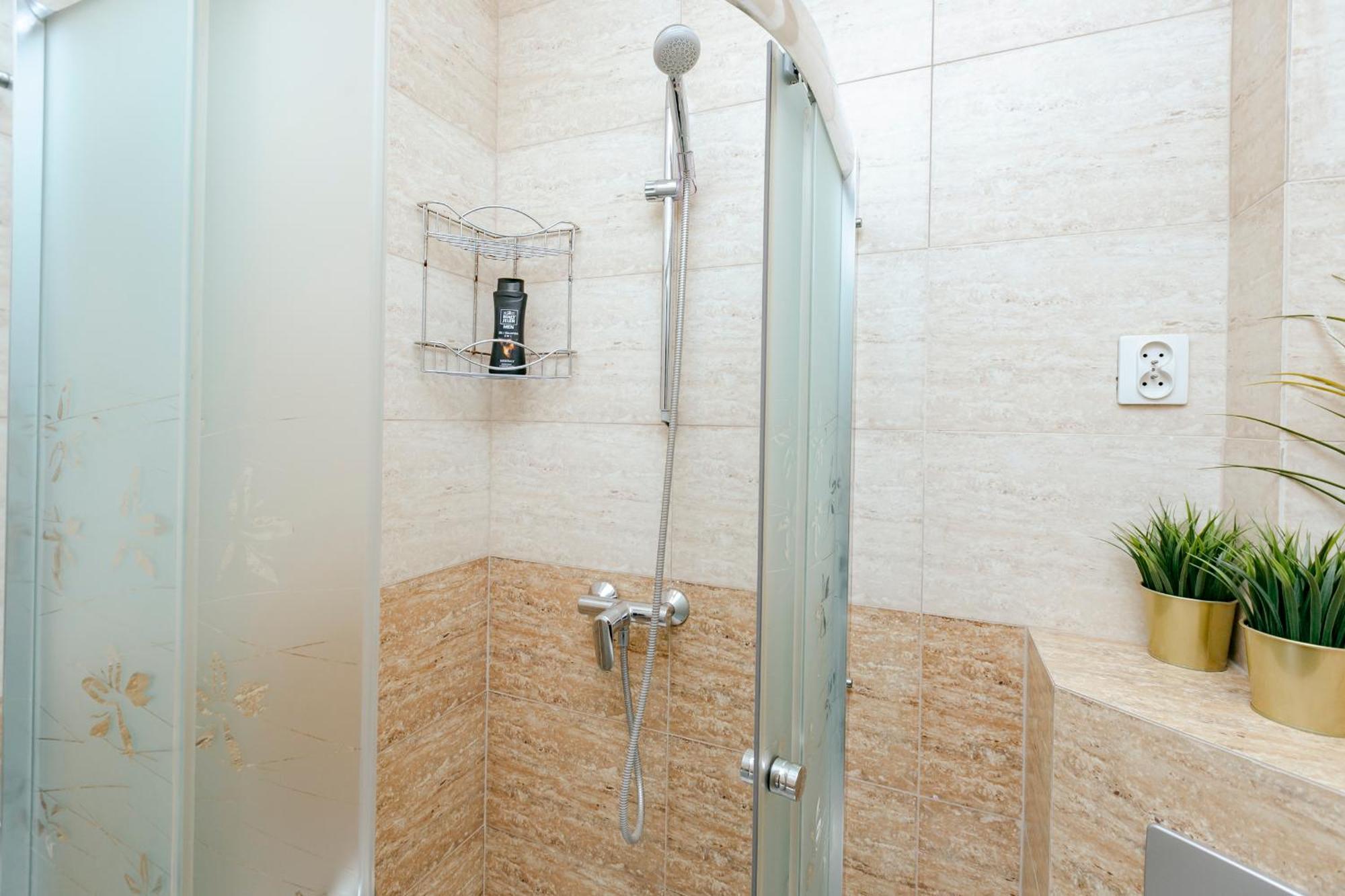 Plac Konstytucji 6 Orange - Apartament Dla 4 Osob - Bezplatny Parking - Free Parking - Piekny Widok Na Panorame Warszawy Varşovia Exterior foto