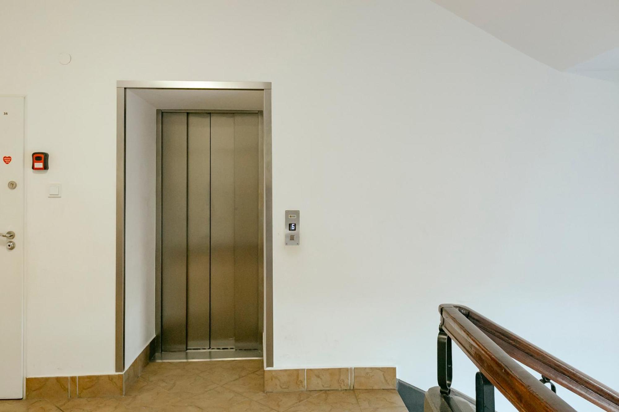 Plac Konstytucji 6 Orange - Apartament Dla 4 Osob - Bezplatny Parking - Free Parking - Piekny Widok Na Panorame Warszawy Varşovia Exterior foto