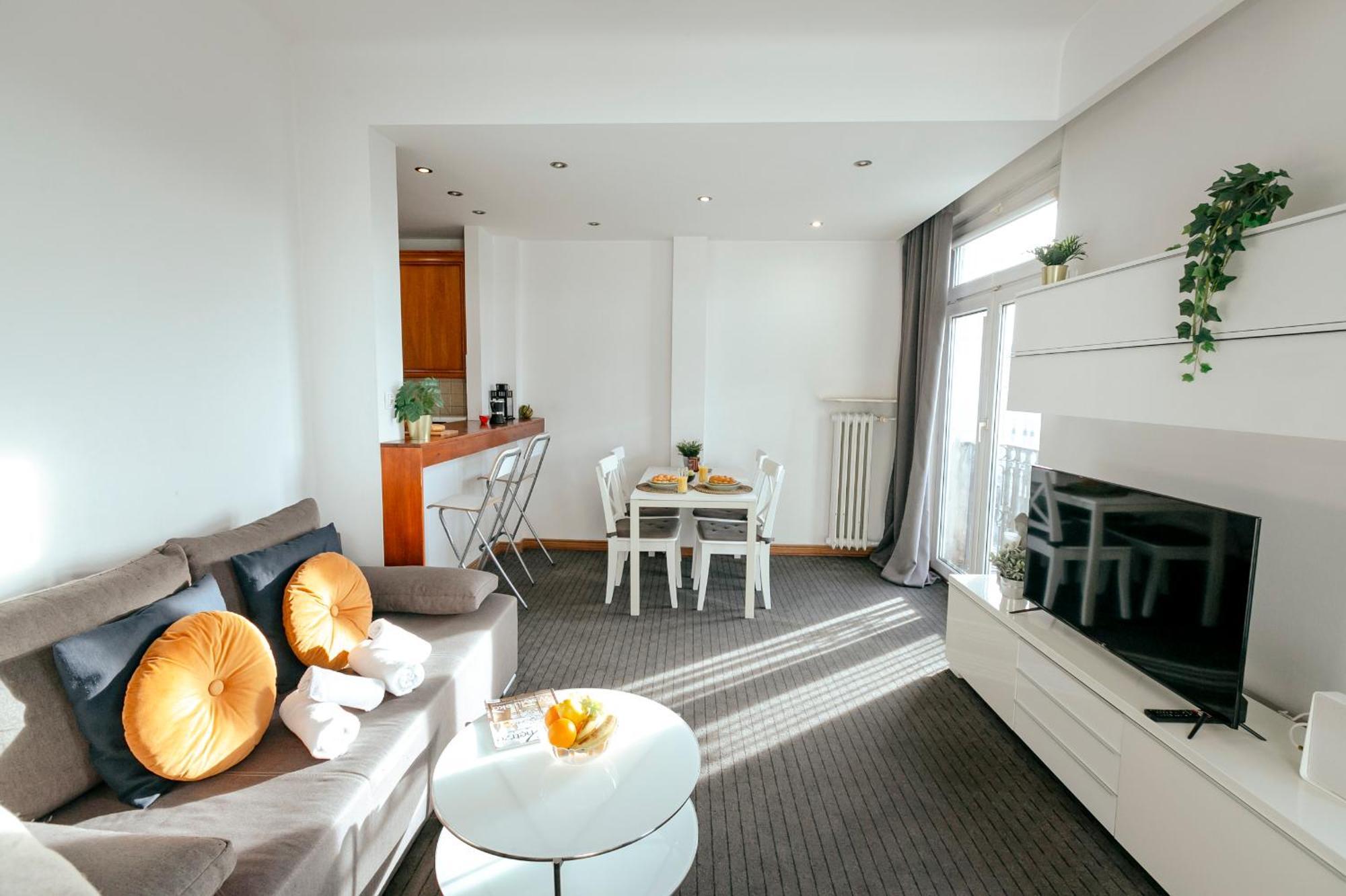 Plac Konstytucji 6 Orange - Apartament Dla 4 Osob - Bezplatny Parking - Free Parking - Piekny Widok Na Panorame Warszawy Varşovia Exterior foto